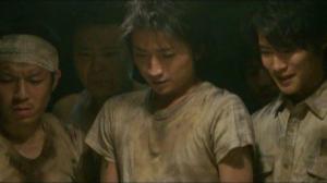 Кадры из фильма Кайдзи 2 / Kaiji 2: Jinsei dakkai gêmu (2011)