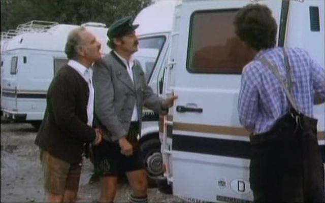 Кадр из фильма Трое в кожаных штанах в Сан-Тропе / Drei Lederhosen in St. Tropez (1980)