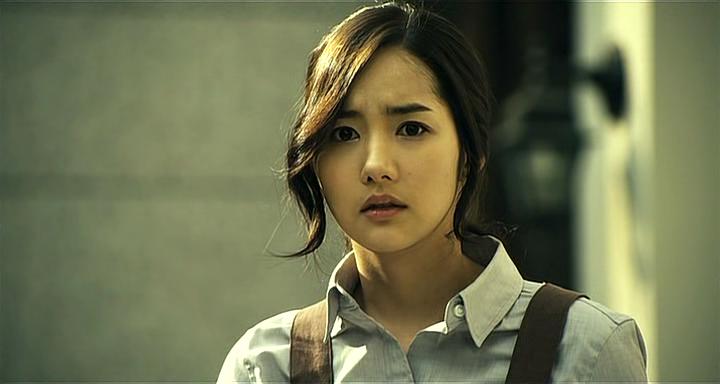 Кадр из фильма Кот: глаза, которые видят смерть / Go-hyang-i: Jook-eum-eul Bo-neun Doo Gae-eui Noon (2011)