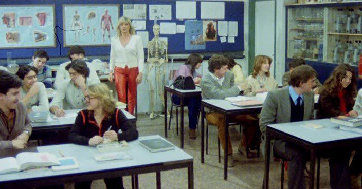 Кадр из фильма Сексуальное просвещение учителей / L'onorevole con l'amante sotto il letto (1981)
