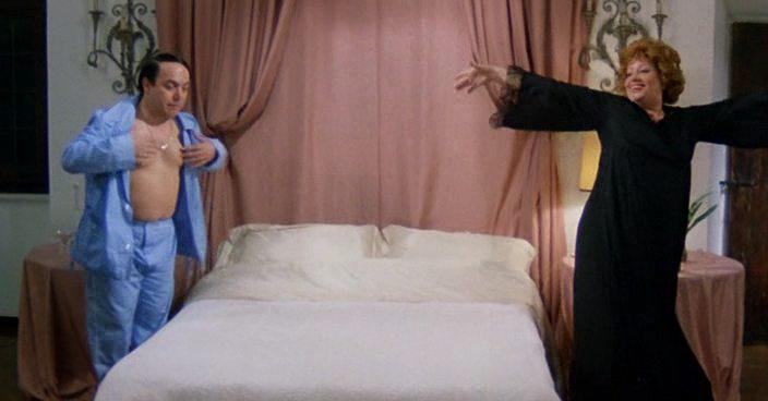 Кадр из фильма Сексуальное просвещение учителей / L'onorevole con l'amante sotto il letto (1981)