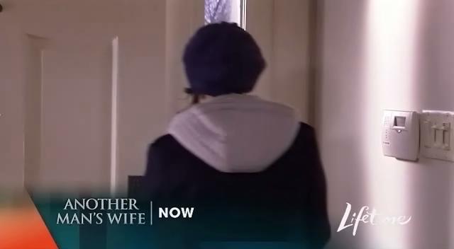Кадр из фильма Чужая жена / Another Man's Wife (2011)