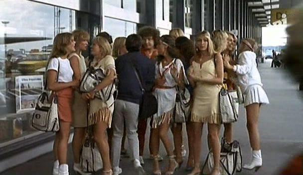 Кадр из фильма Красивые загорелые блондинки / Belles blondes et bronzees (1981)