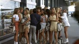 Кадры из фильма Красивые загорелые блондинки / Belles blondes et bronzees (1981)