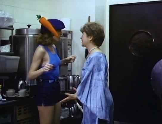 Кадр из фильма Безбашенные официантки / Waitress! (1981)