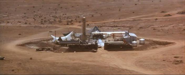 Кадр из фильма Безумный Макс 2: Воин дороги / Mad Max 2 (1981)