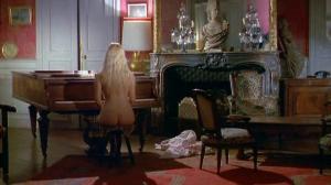 Кадры из фильма Живая мертвая девушка / La morte vivante (1982)