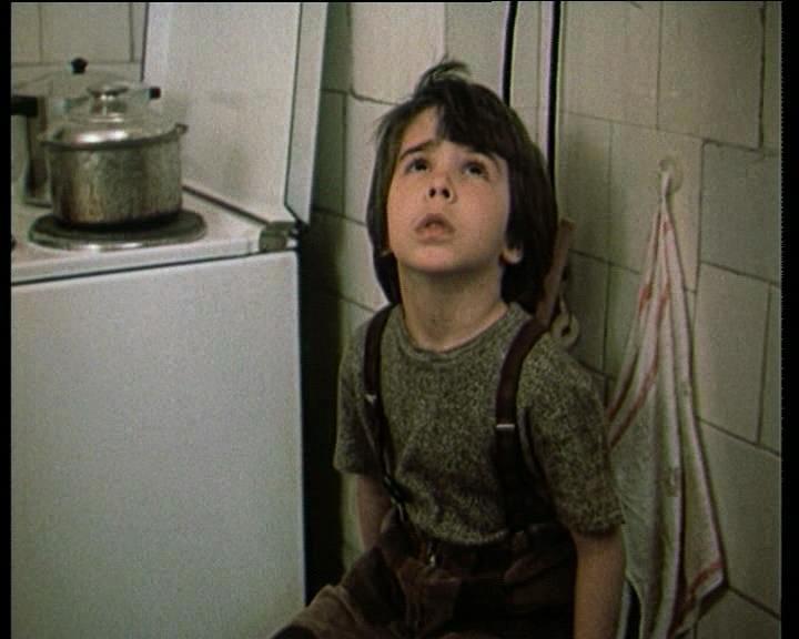 Кадр из фильма Собака в ящике / Kuche v chekmedzhe (1982)