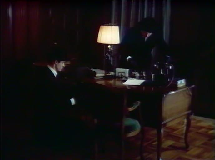 Кадр из фильма Кража (1982)
