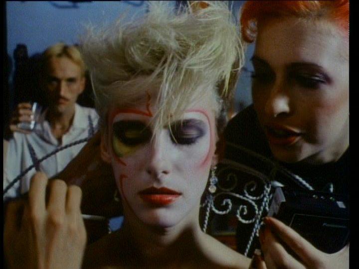 Кадр из фильма Жидкое небо / Liquid Sky (1982)