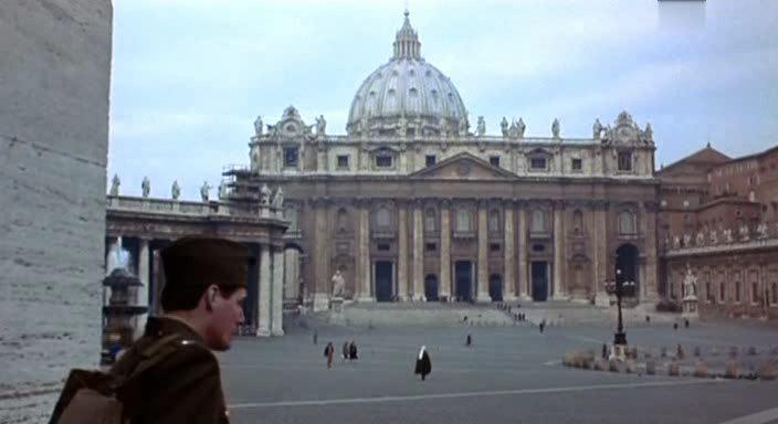 Кадр из фильма Монсиньор / Monsignor (1982)
