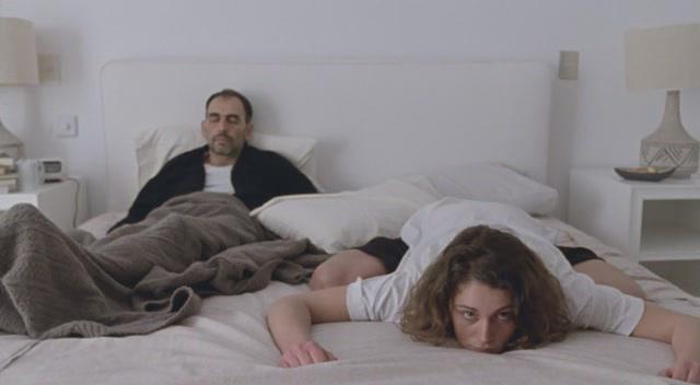 Кадр из фильма Аттенберг / Attenberg (2010)