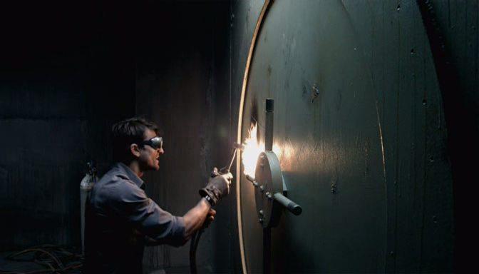 Кадр из фильма Стальные двери / Iron Doors (2010)