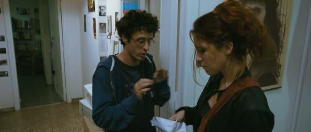 Кадр из фильма Вся жизнь впереди / Tutta la vita davanti (2009)