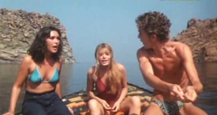 Кадр из фильма Каникулы нагишом / Senza Buccia (1979)