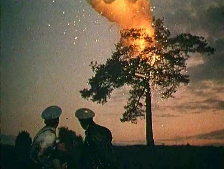 Кадр из фильма Поцелуй (1983)