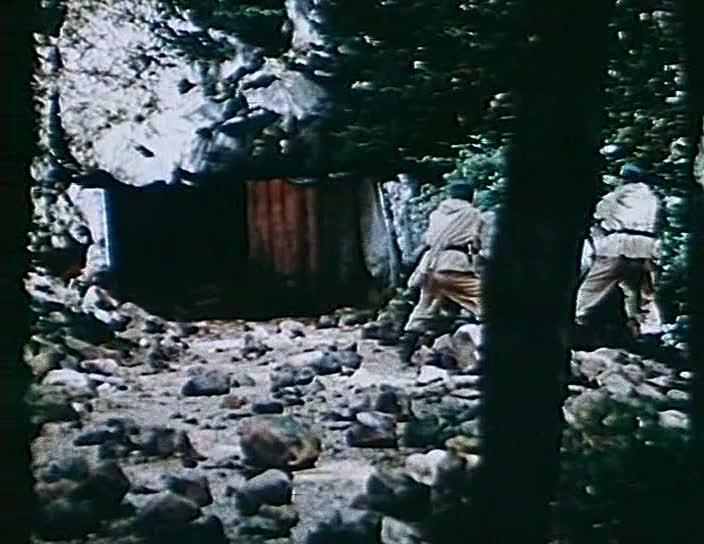 Кадр из фильма В двух шагах от "Рая" (1984)