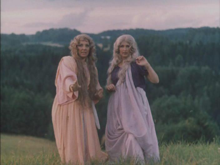 Кадр из фильма Серебряная пряжа Каролины / Karoliine hobelong (1984)