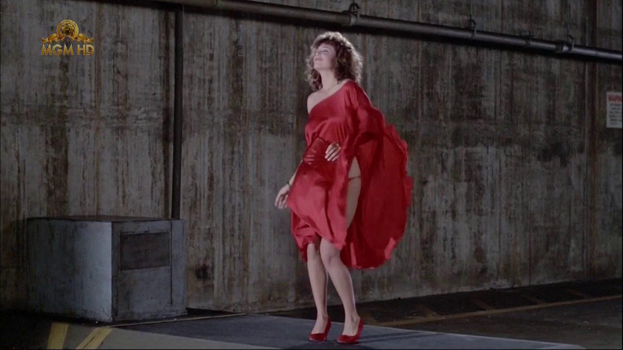 Кадр из фильма Женщина в красном / The Woman in Red (1984)