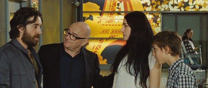 Кадр из фильма Дочь линии метро / La fille du RER (2009)