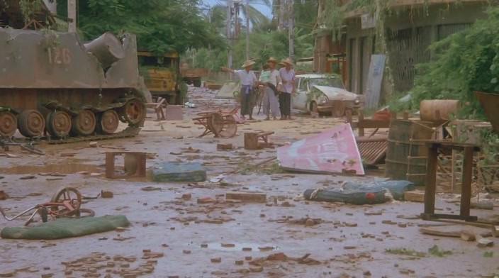 Кадр из фильма Поля смерти / The Killing Fields (1984)