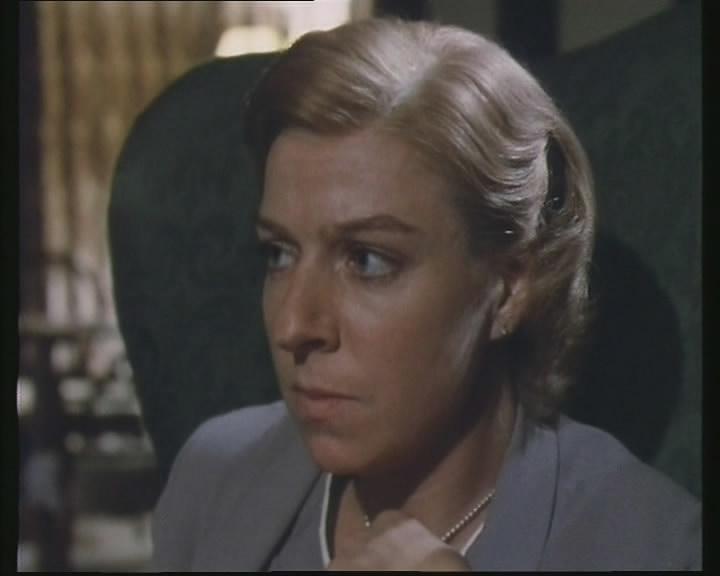 Кадр из фильма Мисс Марпл: Карман полный ржи / A Pocket Full of Rye (1985)