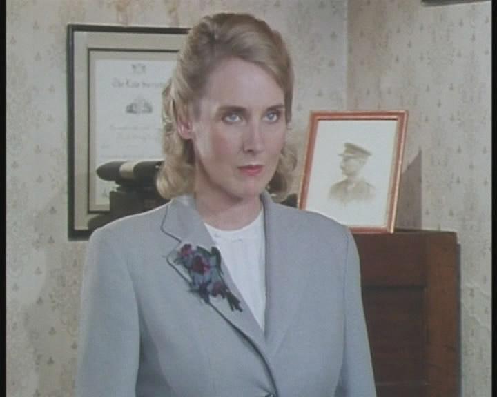Кадр из фильма Мисс Марпл: Указующий перст / Miss Marple: The Moving Finger (1985)