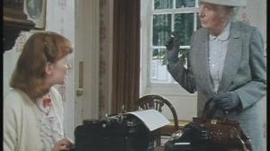 Кадры из фильма Мисс Марпл: Указующий перст / Miss Marple: The Moving Finger (1985)