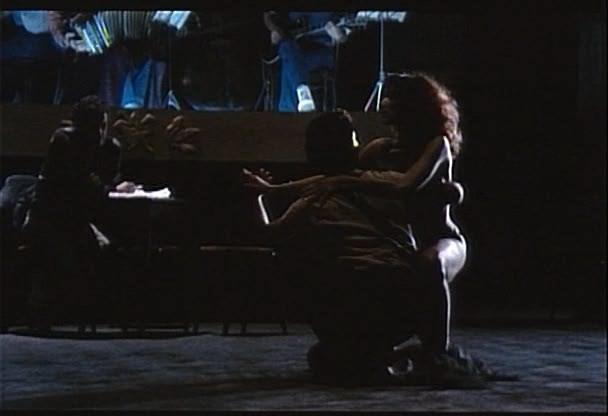 Кадр из фильма Танго, Гардель в изгнании / El exilio de Gardel: Tangos (1985)