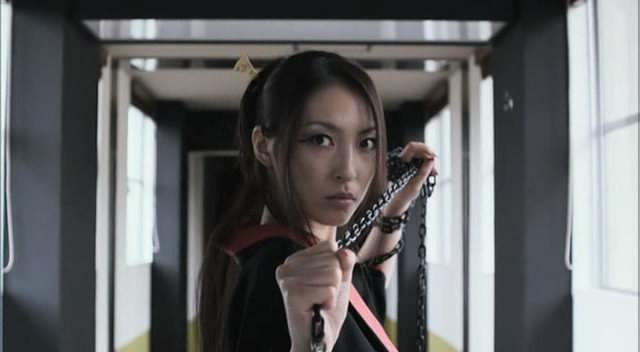 Кадр из фильма Девочка с высоким ударом (Бьющая в голову) / Hai kikku gâru! (2009)