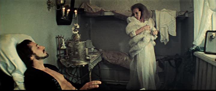 Кадр из фильма Скорбное бесчувствие (1986)