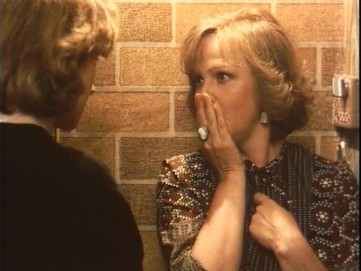 Кадр из фильма Одинокая женщина желает познакомиться (1986)