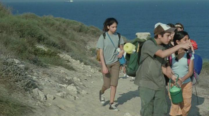 Кадр из фильма Всё начинается у моря / Hakol Mathil Bayam (2008)