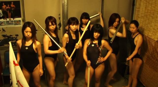 Кадр из фильма Команда девушек-пловчих против нежити / Joshikyôei hanrangun (2007)