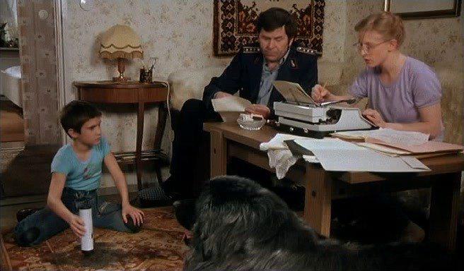 Кадр из фильма Мальчик с большой чёрной собакой / Der Junge mit dem großen schwarzen Hund (1986)