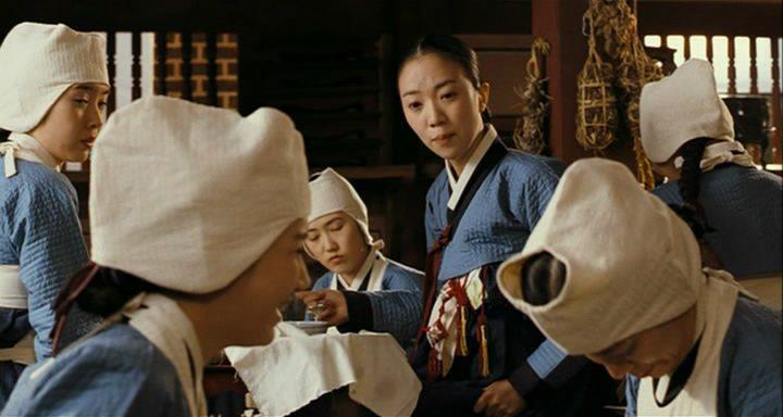 Кадр из фильма Дворцовые тени / Goongnyeo (2007)