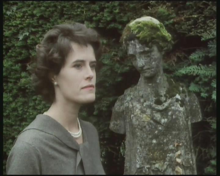 Кадр из фильма Мисс Марпл: Точно по расписанию / Miss Marple: 4.50 From Paddington (1987)