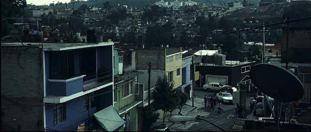 Кадр из фильма Зона / La zona (2007)