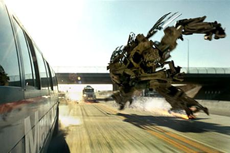 Кадр из фильма Трансформеры / Transformers (2007)