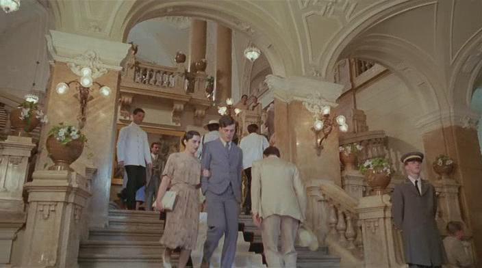 Кадр из фильма Очки в золотой оправе / Occhiali d'oro, Gli (1987)