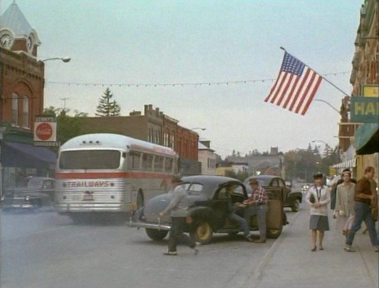 Кадр из фильма Чикаго блюз / The Big Town (1987)