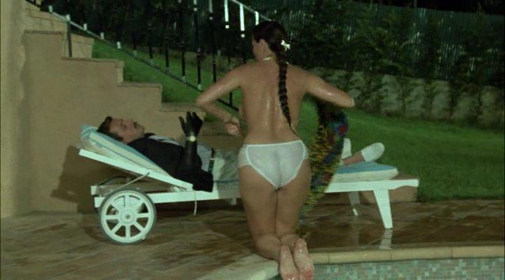 Кадр из фильма У богатых свои привычки / Roba da ricchi (1987)