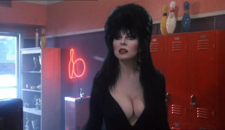 Кадр из фильма Эльвира: Повелительница тьмы / Elvira, Mistress of the Dark (1988)