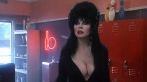 Кадры из фильма Эльвира: Повелительница тьмы / Elvira, Mistress of the Dark (1988)