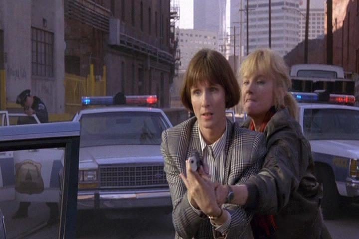 Кадр из фильма Агенты ФБР / Feds (1988)
