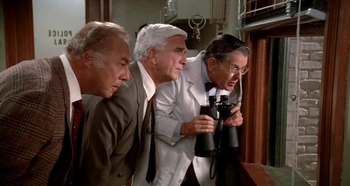 Кадр из фильма Голый пистолет: из архивов полиции! / The Naked Gun:From the Files of Police Squad! (1988)