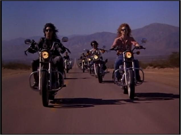 Кадр из фильма Курочки-байкеры в городе зомби / Chopper Chicks in Zombietown (1989)