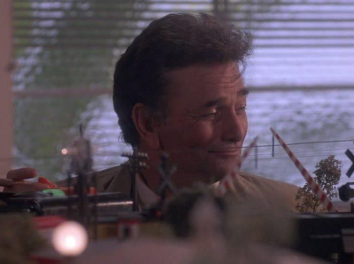 Кадр из фильма Коломбо: Убийство, туман и призраки / Columbo: Murder, Smoke and Shadows (1989)