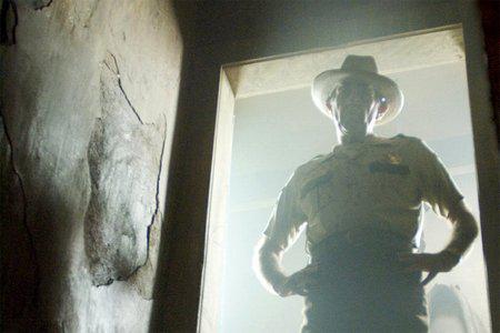 Кадр из фильма Техасская резня бензопилой: начало / The Texas Chainsaw Massacre: The Beginning (2006)