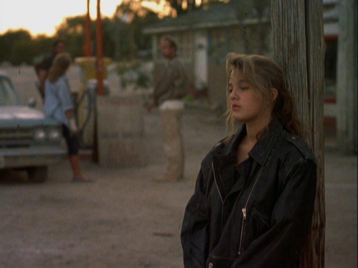 Кадр из фильма Вдали от дома / Far from Home (1989)